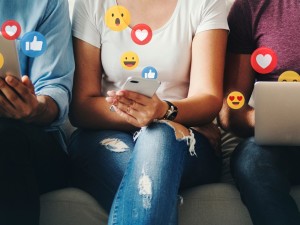 Gef&auml;hrlicher Vergleich mit digitalen "Freunden"